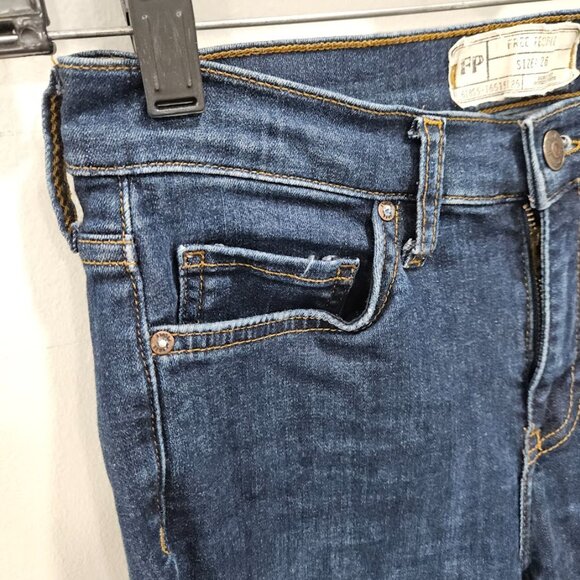 Free People Low Rise Distressed Ripped Skinny Blue Denim Busted Jeans Size 26 - Picture 3 of 12